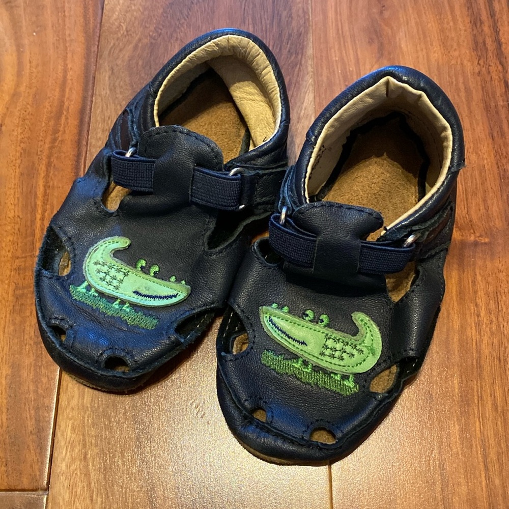Boy’s Size 12-18 Months Alligator 🐊 Lands End Leather Slipper/Shoes for Inside